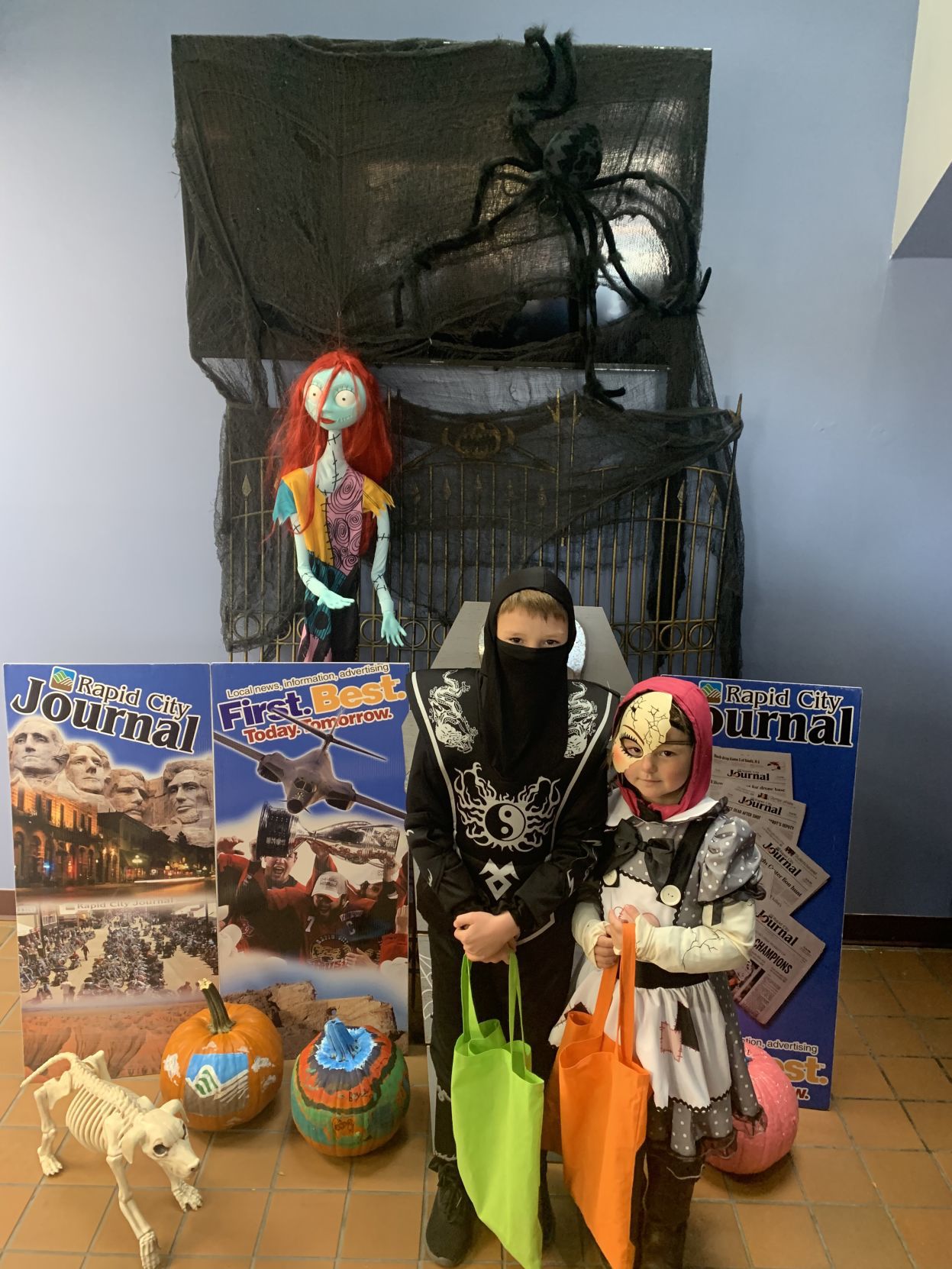 Halloween Pictures to run in Thursday's paper 022.JPG